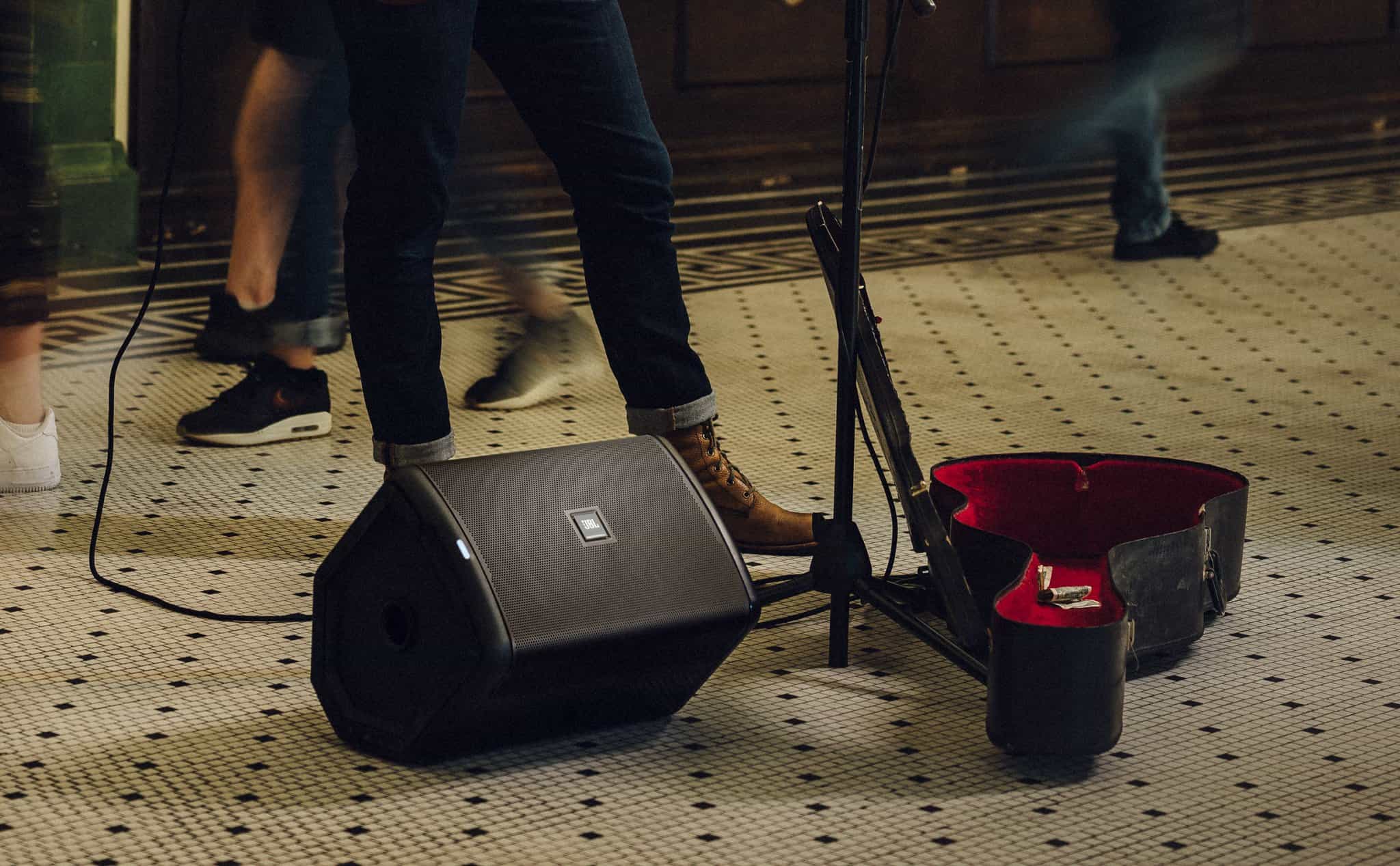 Cấu hình âm thanh nhà hàng khách sạn với loa JBL EON ONE